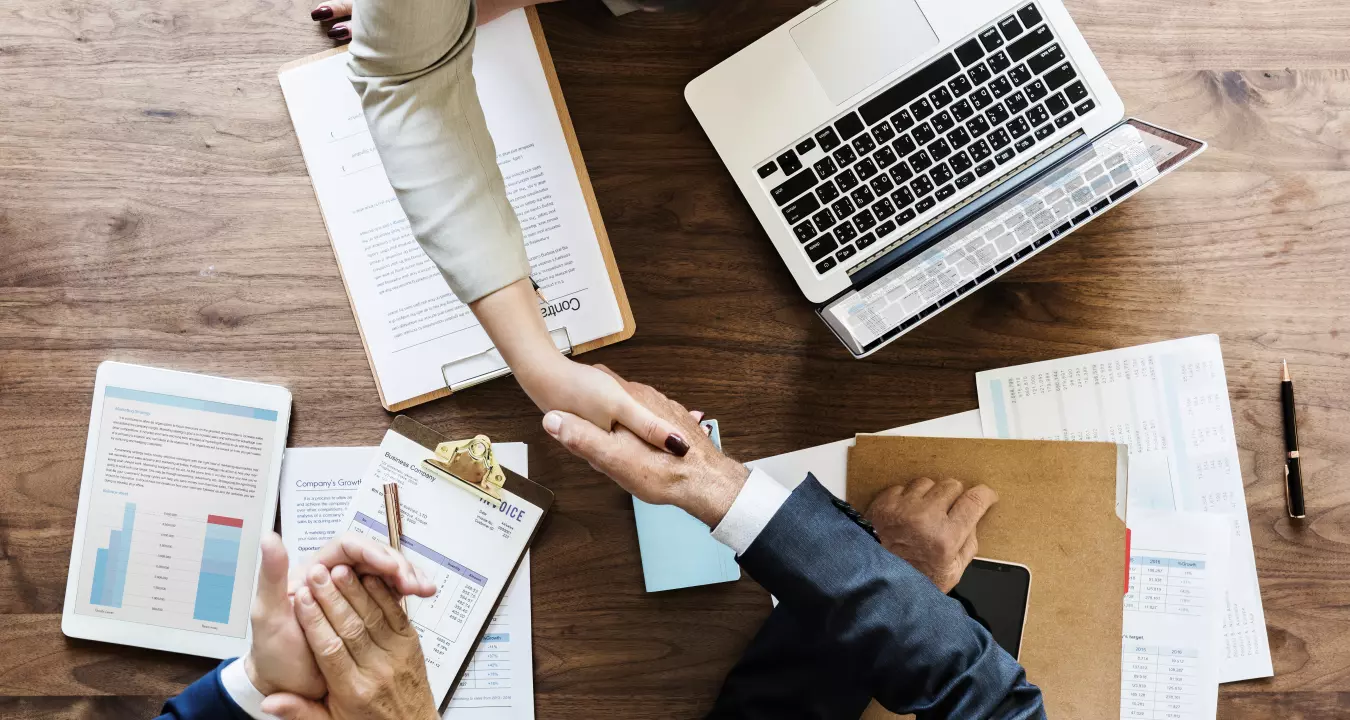 Illustration de l'article Cession d'entreprise : une offre portant sur un pourcentage du capital d'une SARL à créer engage son auteur, même sans numérotation des parts
